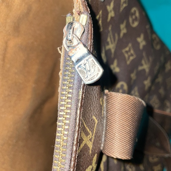 Louis Vuitton Signature Print Large Canvas Tote - Picture 8 of 10